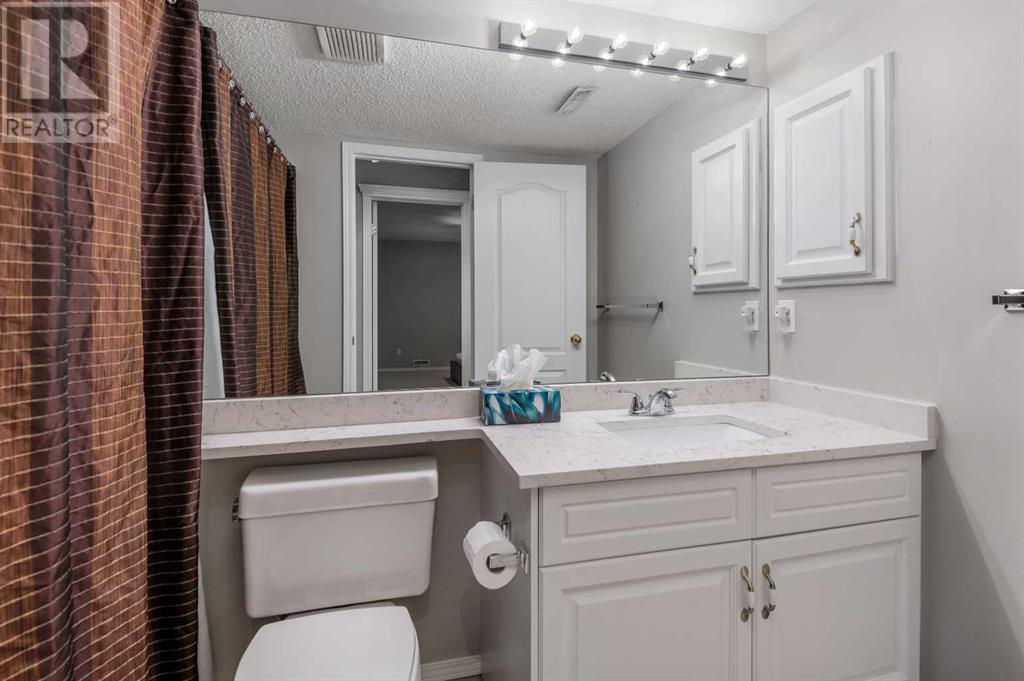 Single Family House for Sale in  Silver Creek Mews NW Silver Springs Calgary 