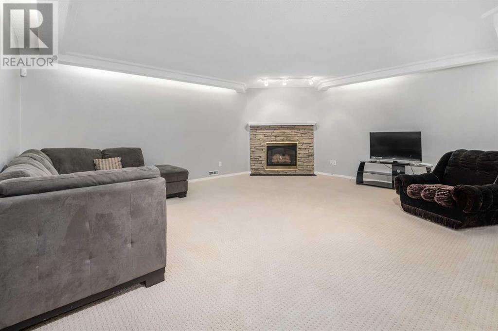 Single Family House for Sale in  Silver Creek Mews NW Silver Springs Calgary 