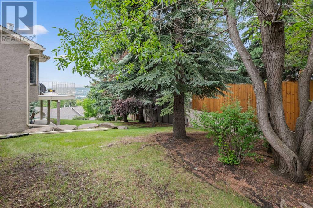 Single Family House for Sale in  Silver Creek Mews NW Silver Springs Calgary 