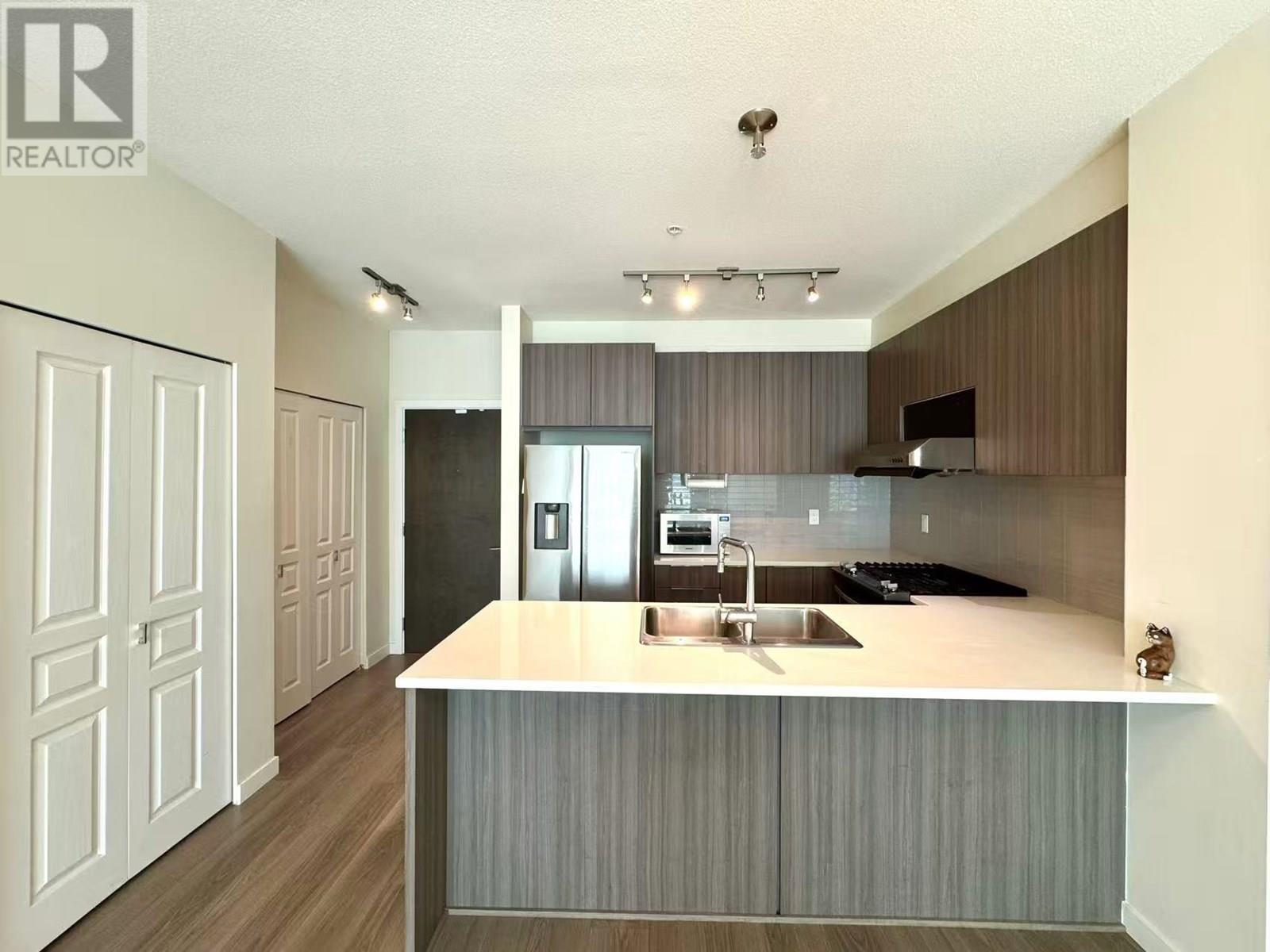 Photo 6 of 114 1152 Windsor Mews, Coquitlam BC