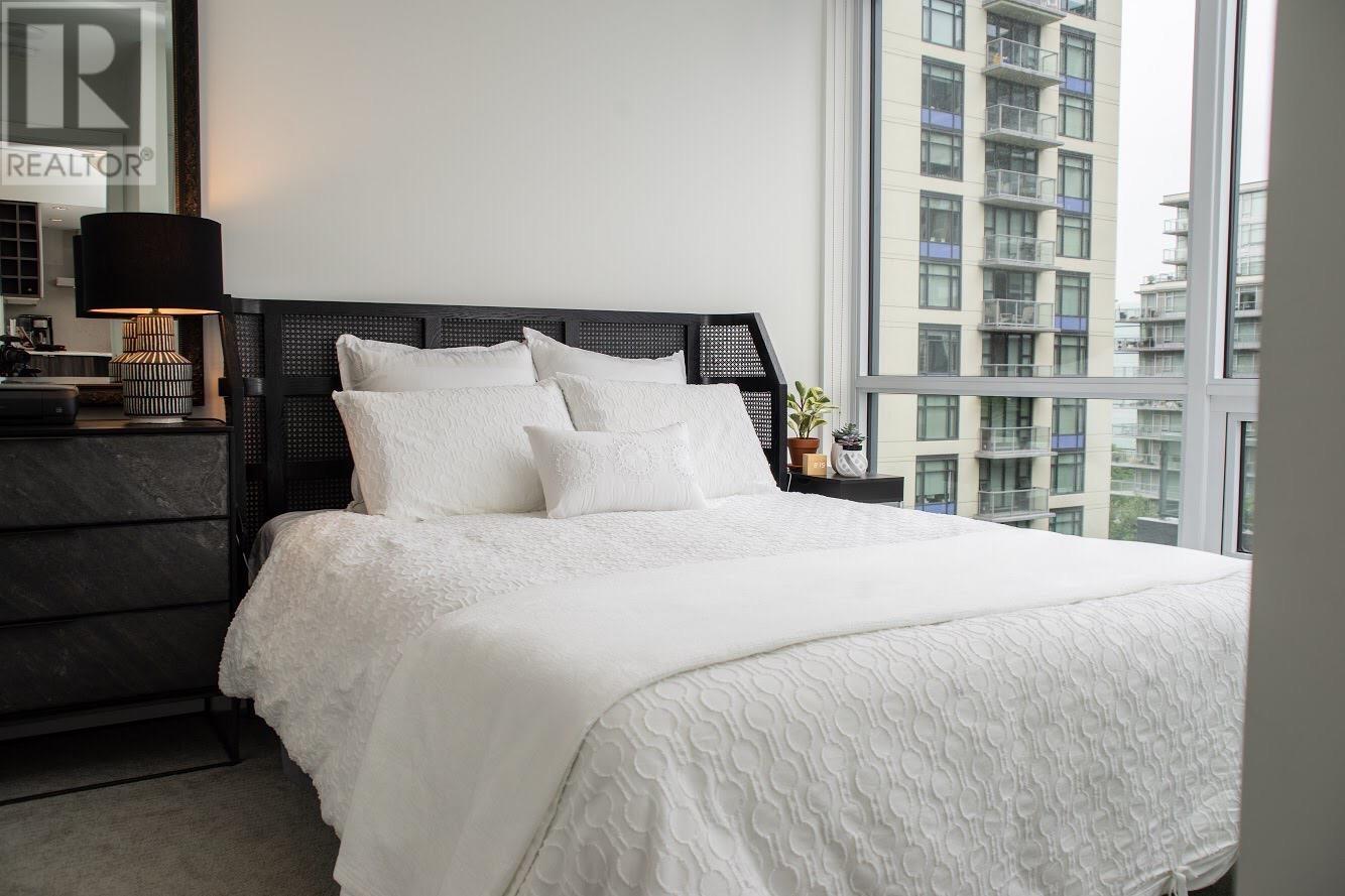 Photo 5 of 906 1788 Columbia Street, Vancouver BC