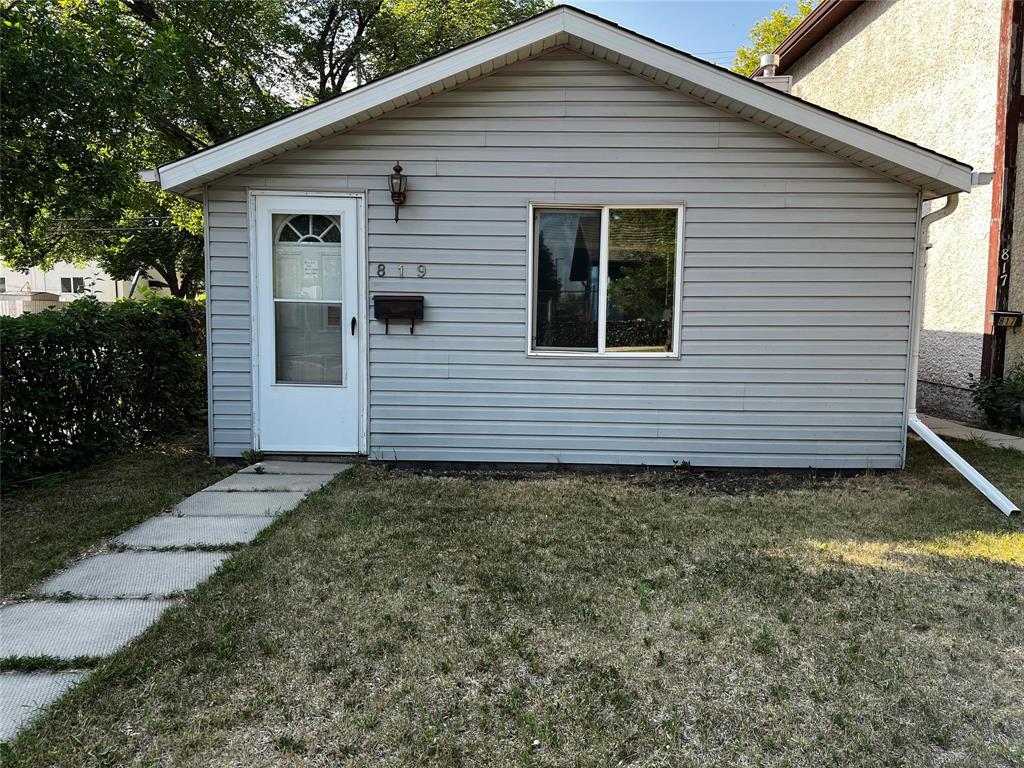 Photo 3 of 819 Ebby Avenue, Winnipeg MB
