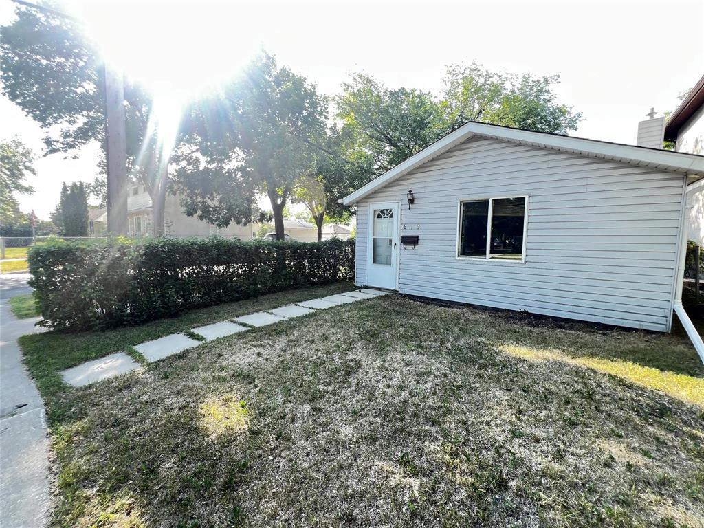 Photo 12 of 819 Ebby Avenue, Winnipeg MB