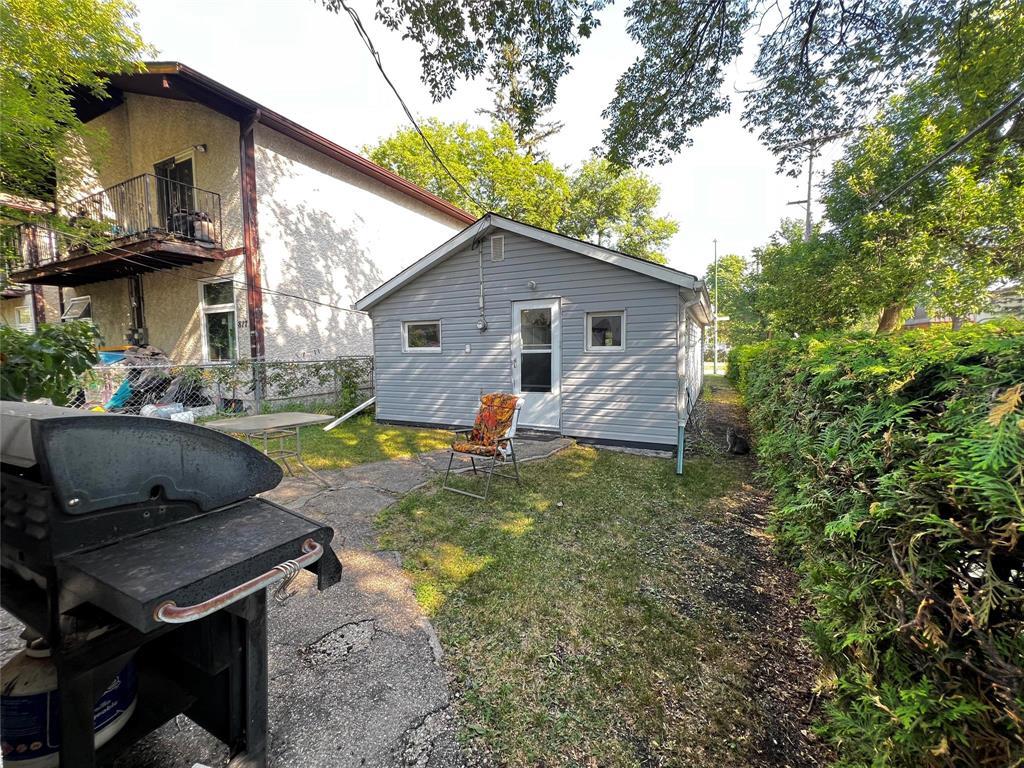 Photo 11 of 819 Ebby Avenue, Winnipeg MB