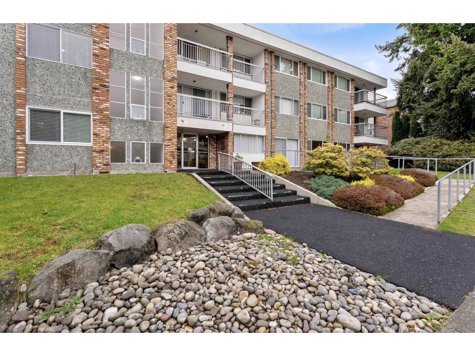 Photo 1 of 1331 Fir Street, White Rock BC