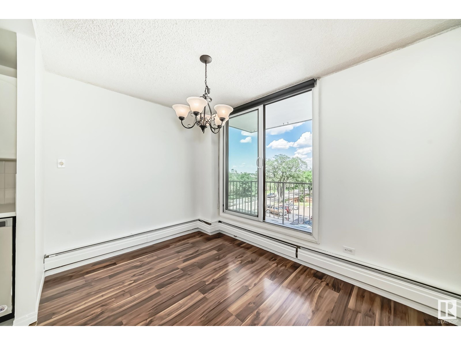 Photo 6 of 406 10135 Saskatchewan Dr Nw Nw, Edmonton AB
