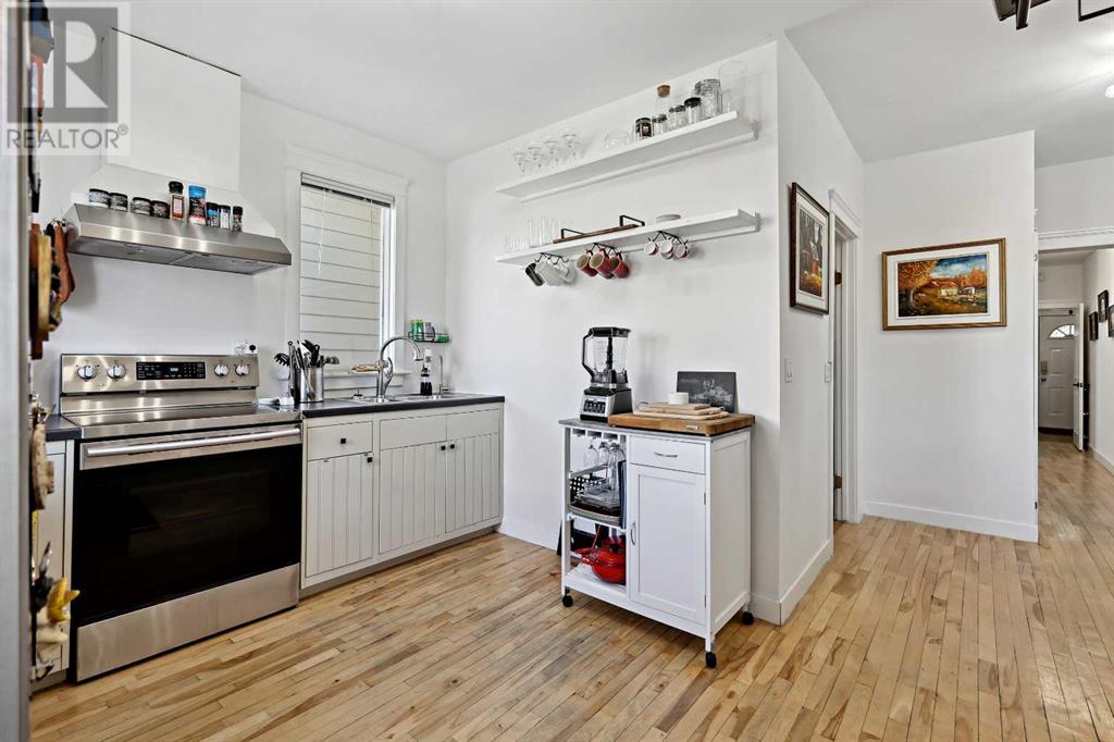 Single Family House for Sale in   Avenue SW Cliff Bungalow Calgary 