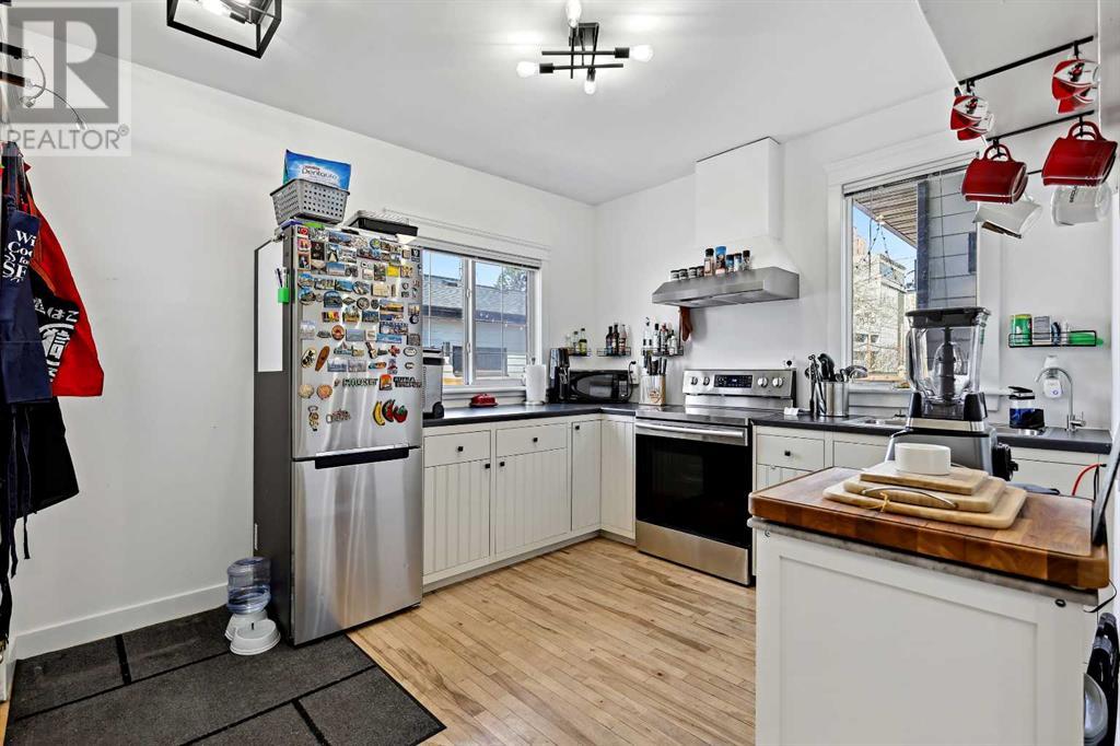 Single Family House for Sale in   Avenue SW Cliff Bungalow Calgary 