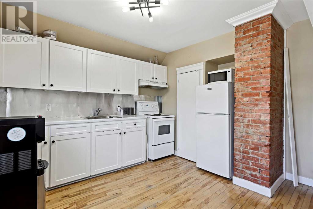Single Family House for Sale in   Avenue SW Cliff Bungalow Calgary 
