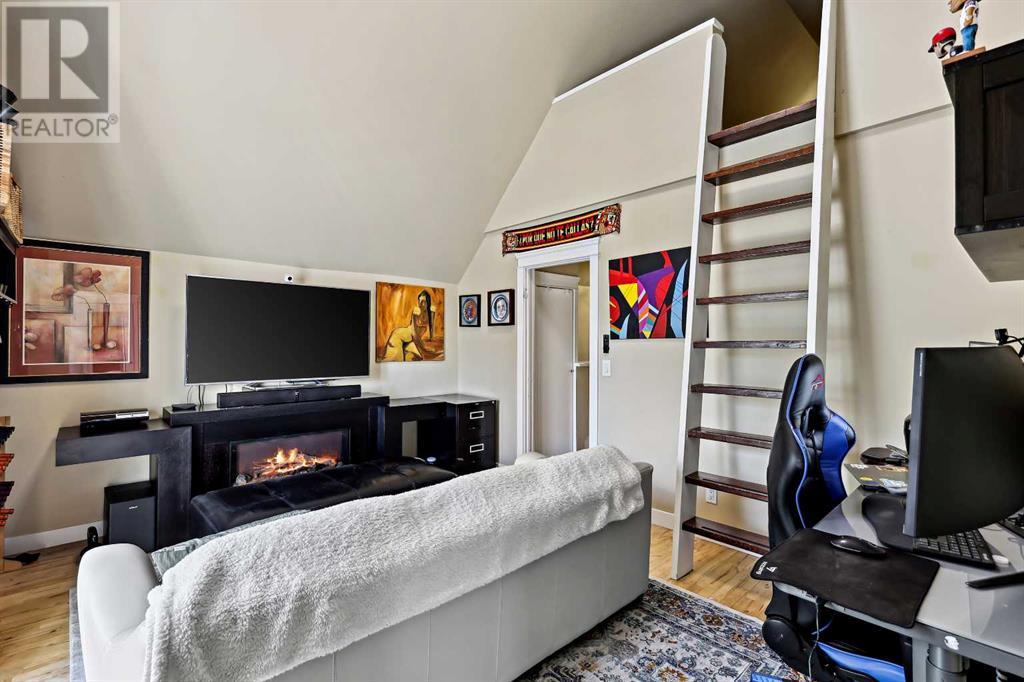 Single Family House for Sale in   Avenue SW Cliff Bungalow Calgary 