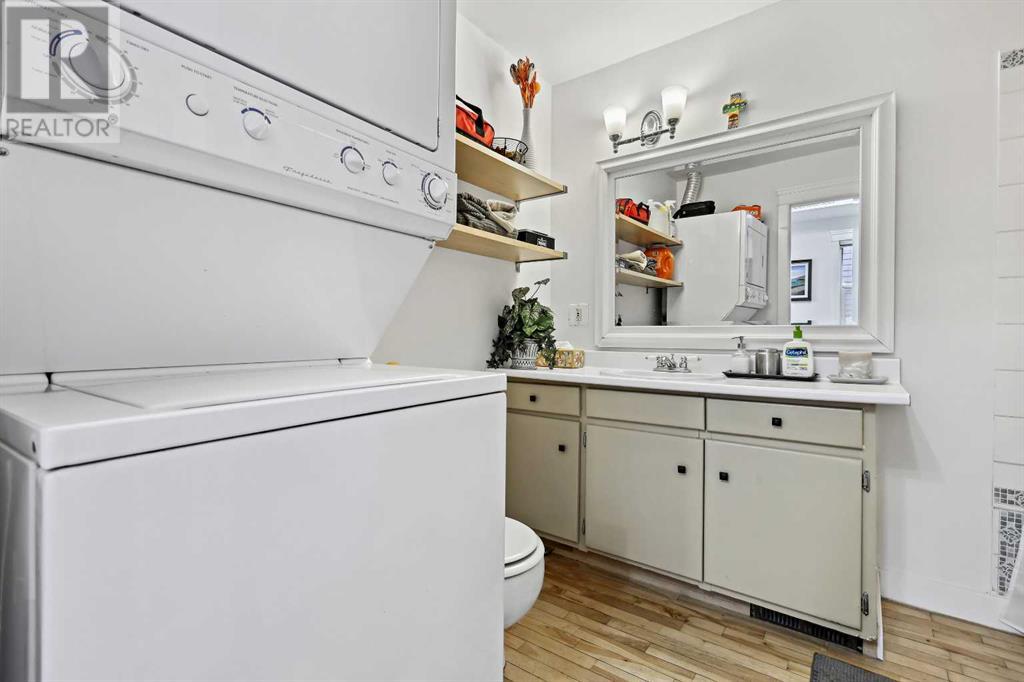 Single Family House for Sale in   Avenue SW Cliff Bungalow Calgary 