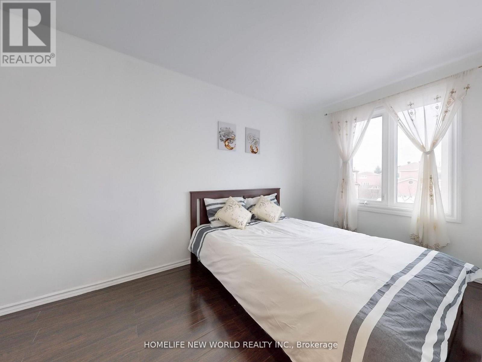 Photo 12 of 139 Galbraith Crescent, Markham ON