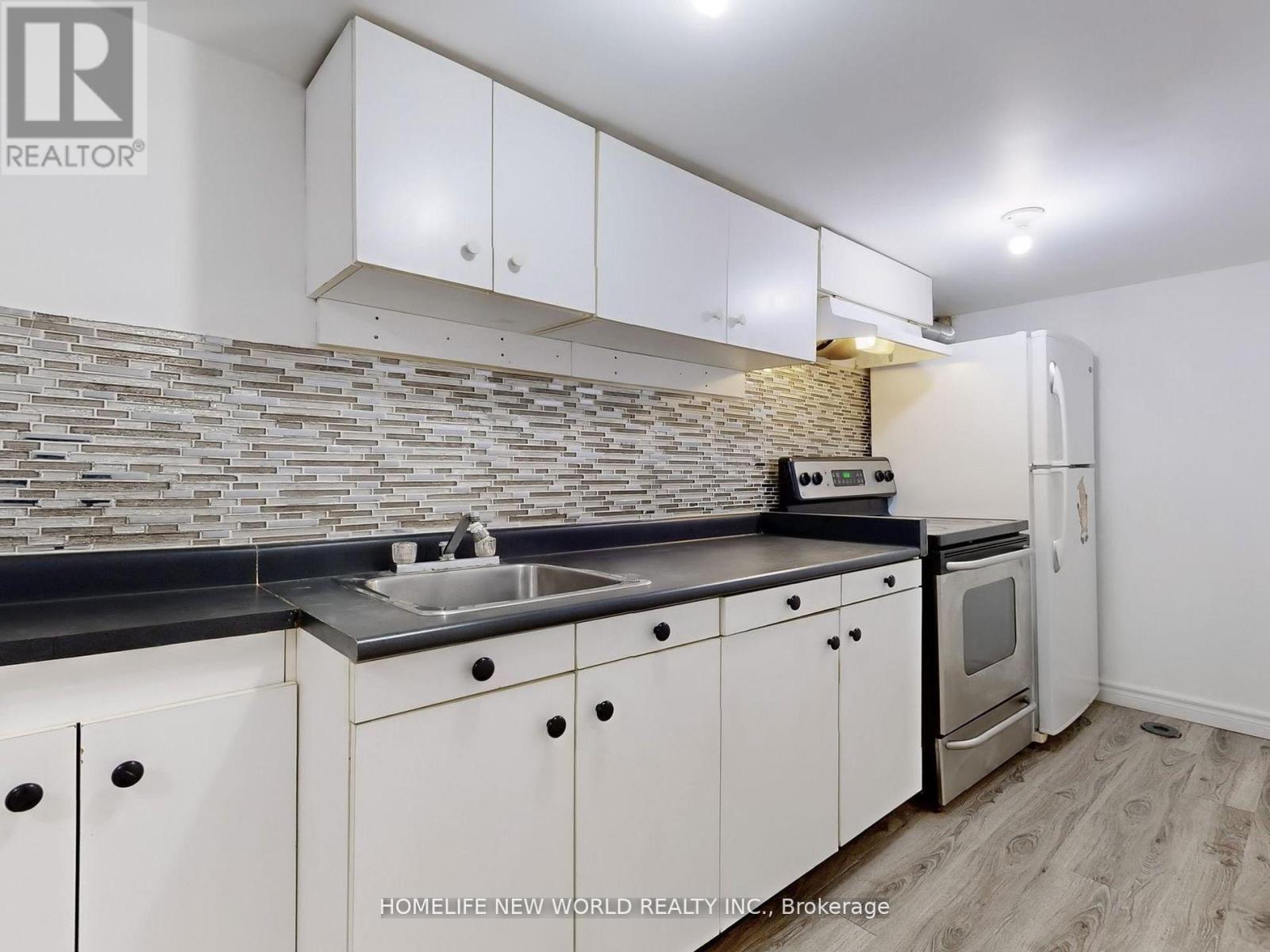 Photo 6 of 139 Galbraith Crescent, Markham ON