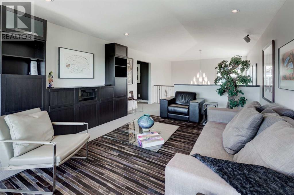 Single Family House for Sale in  Springbluff Heights SW Springbank Hill Calgary 