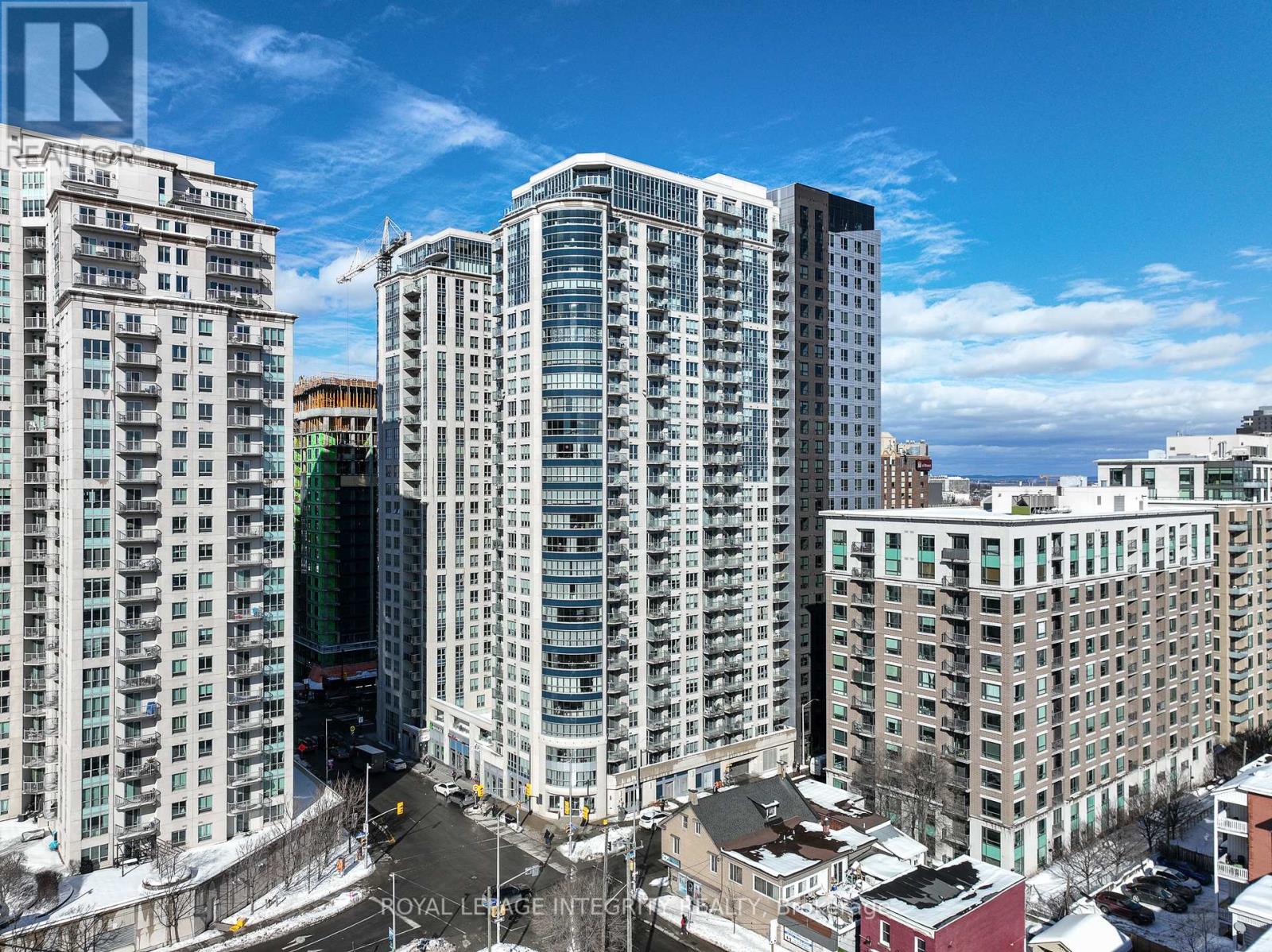 https://ddfcdn.realtor.ca/listing/TS638870015815200000/reb76/highres/5/x12145945_1.jpg