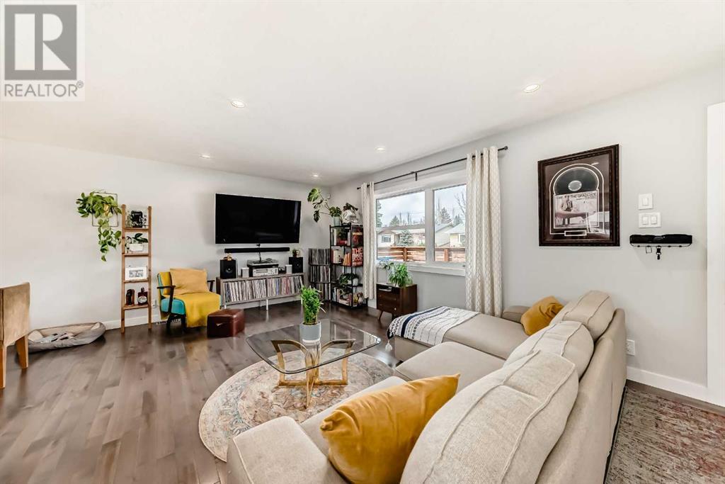 Single Family House Bungalow for Sale in  Kentish Drive SW Kingsland Calgary 