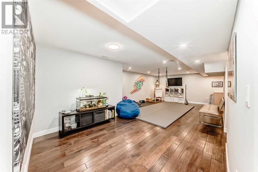 Single Family House Bungalow for Sale in  Kentish Drive SW Kingsland Calgary 