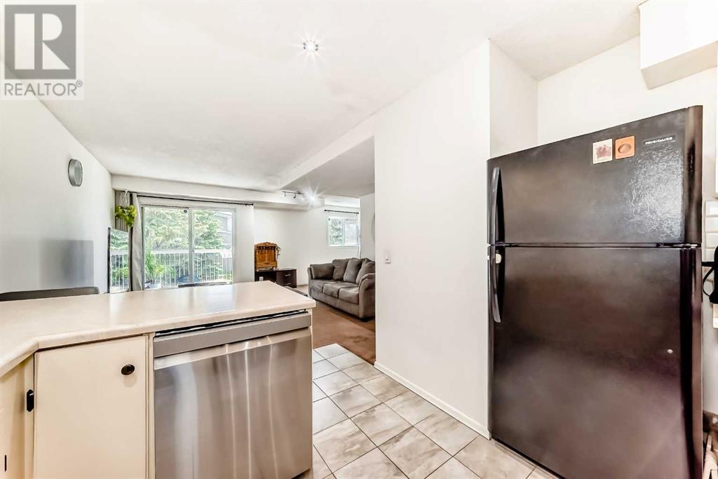 Photo 9 of 111 3015 51 Street Sw, Calgary AB