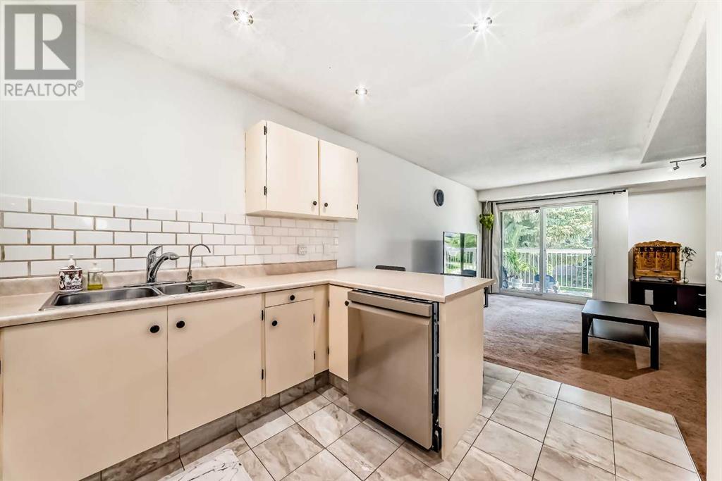 Photo 10 of 111 3015 51 Street Sw, Calgary AB