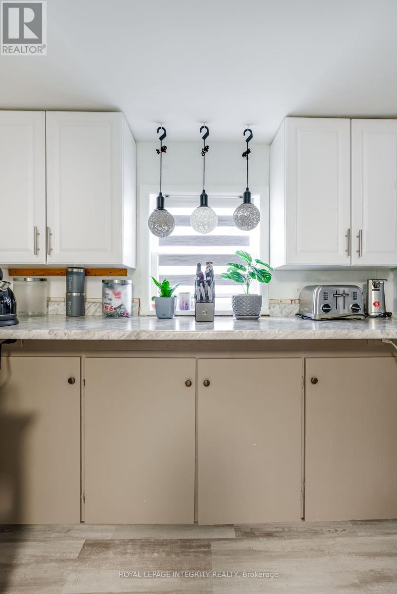 Photo 6 of 325 Belmont Street N, Cornwall ON