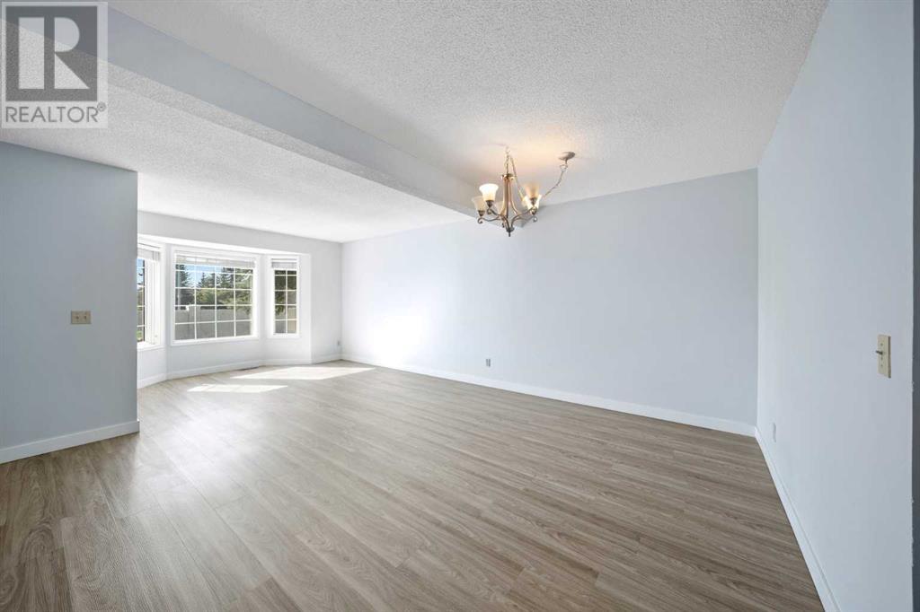 Single Family House for Sale in  Bedford Manor NE Beddington Heights Calgary 