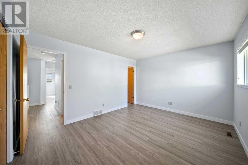 Single Family House for Sale in  Bedford Manor NE Beddington Heights Calgary 