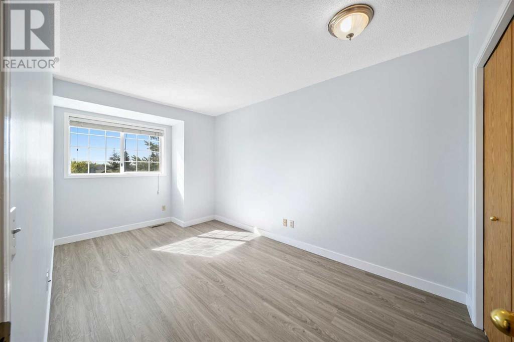 Single Family House for Sale in  Bedford Manor NE Beddington Heights Calgary 