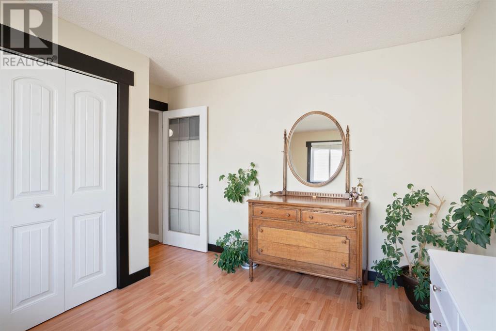 Single Family House Bungalow for Sale in  Midridge Drive SE Midnapore Calgary 