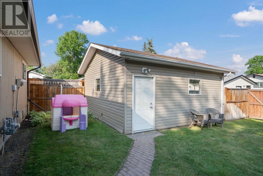 Single Family House Bungalow for Sale in  Midridge Drive SE Midnapore Calgary 