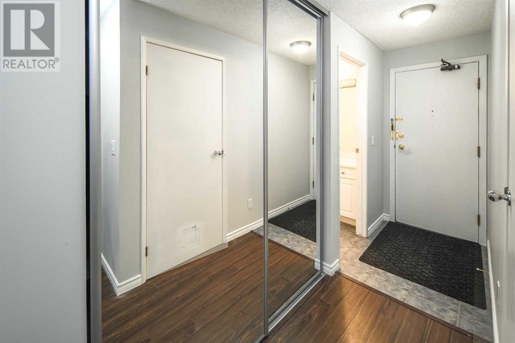 Single Family House Low rise for Sale in    Avenue SW Cliff Bungalow Calgary 