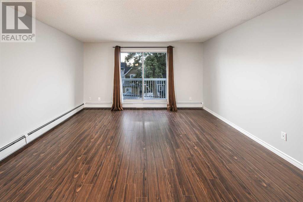 Single Family House Low rise for Sale in    Avenue SW Cliff Bungalow Calgary 