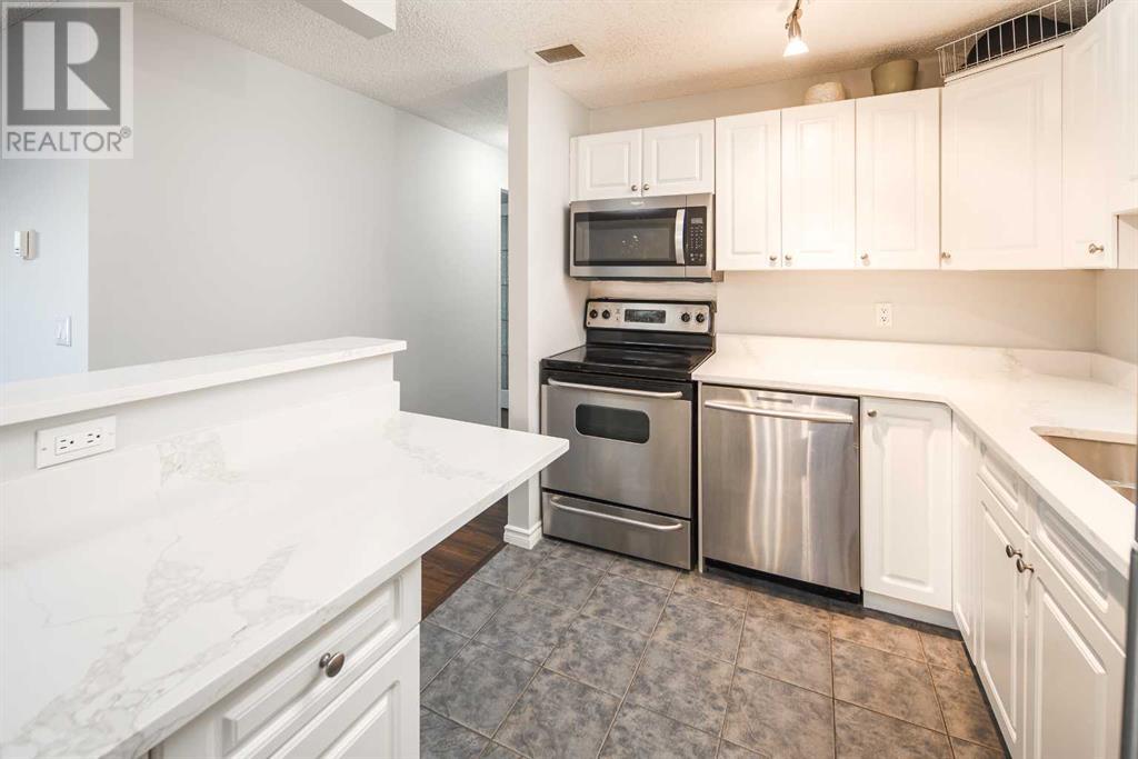 Single Family House Low rise for Sale in    Avenue SW Cliff Bungalow Calgary 