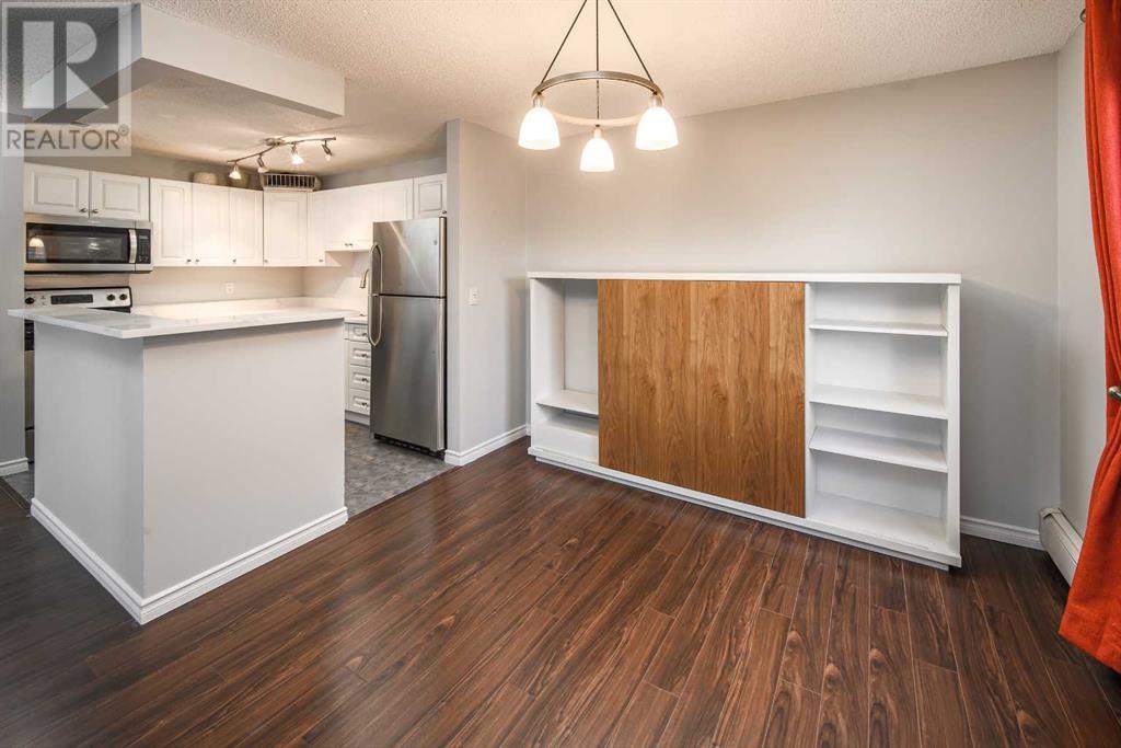Single Family House Low rise for Sale in    Avenue SW Cliff Bungalow Calgary 