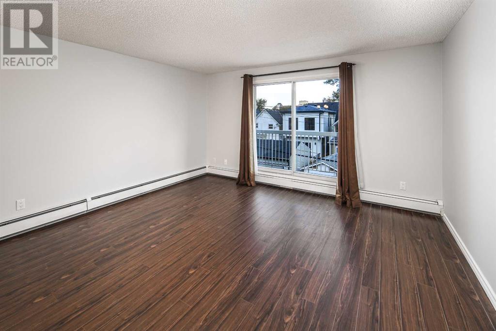 Single Family House Low rise for Sale in    Avenue SW Cliff Bungalow Calgary 