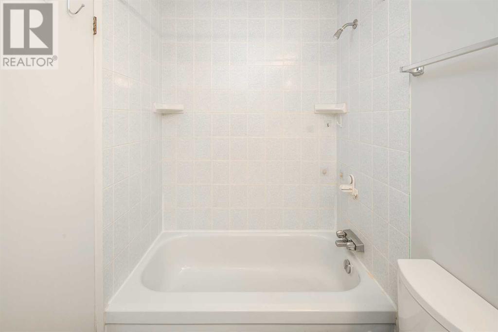 Single Family House Low rise for Sale in    Avenue SW Cliff Bungalow Calgary 