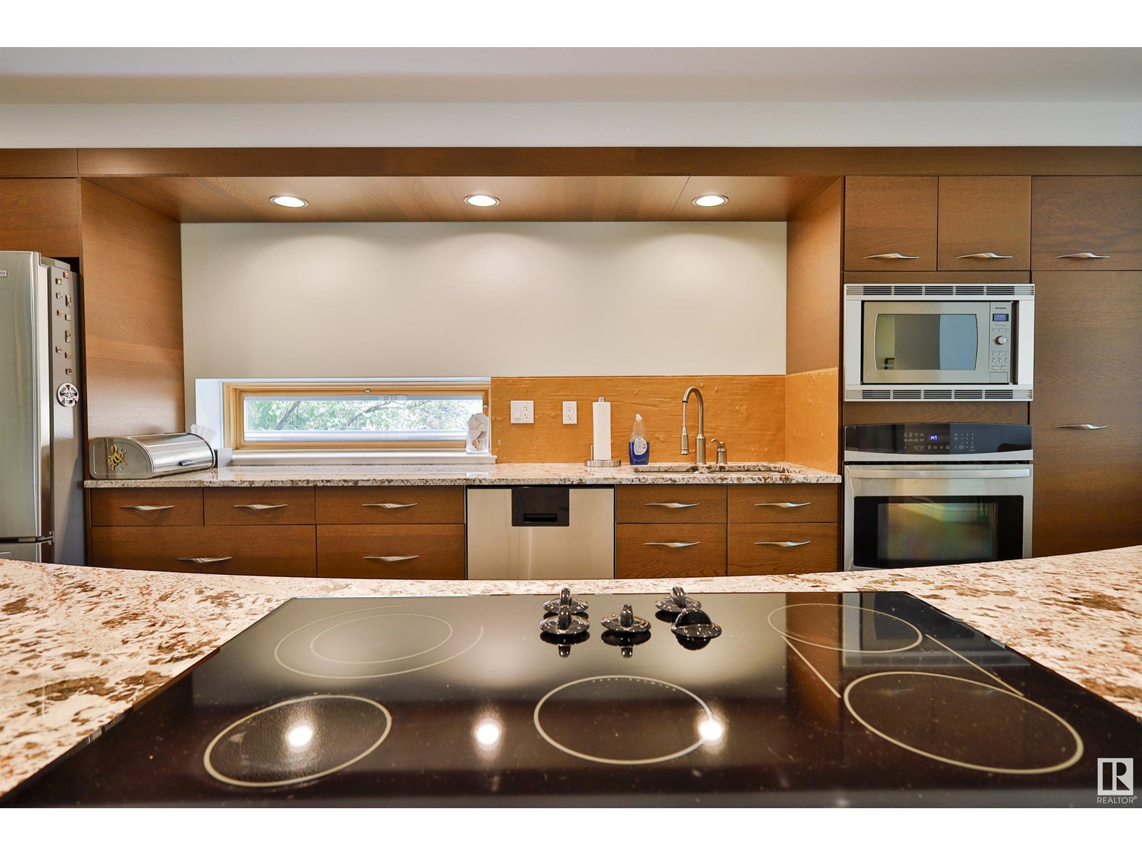 Photo 3 of 11528 72 Av Nw, Edmonton AB