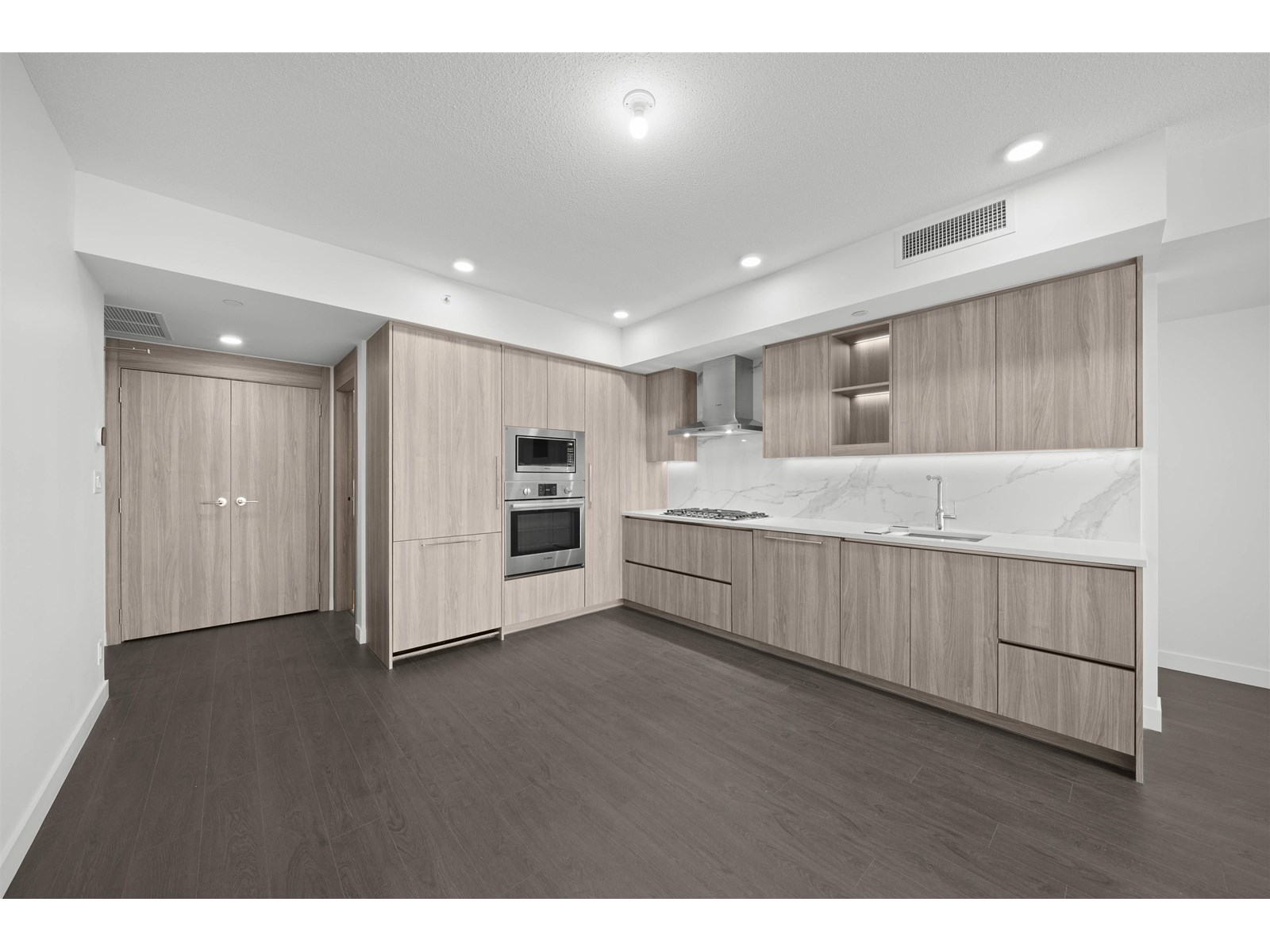 Photo 4 of 3004 13778 100 Avenue, Surrey BC