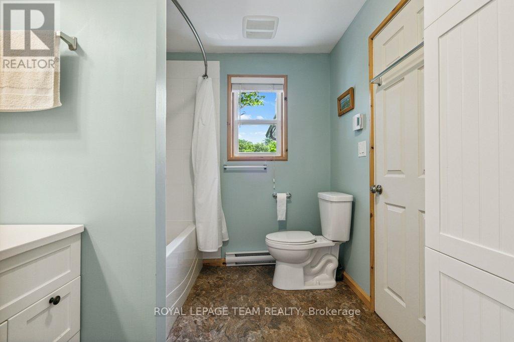 Photo 22 of 304 Hay Bay Lane, Leeds And The Thousand Islands ON
