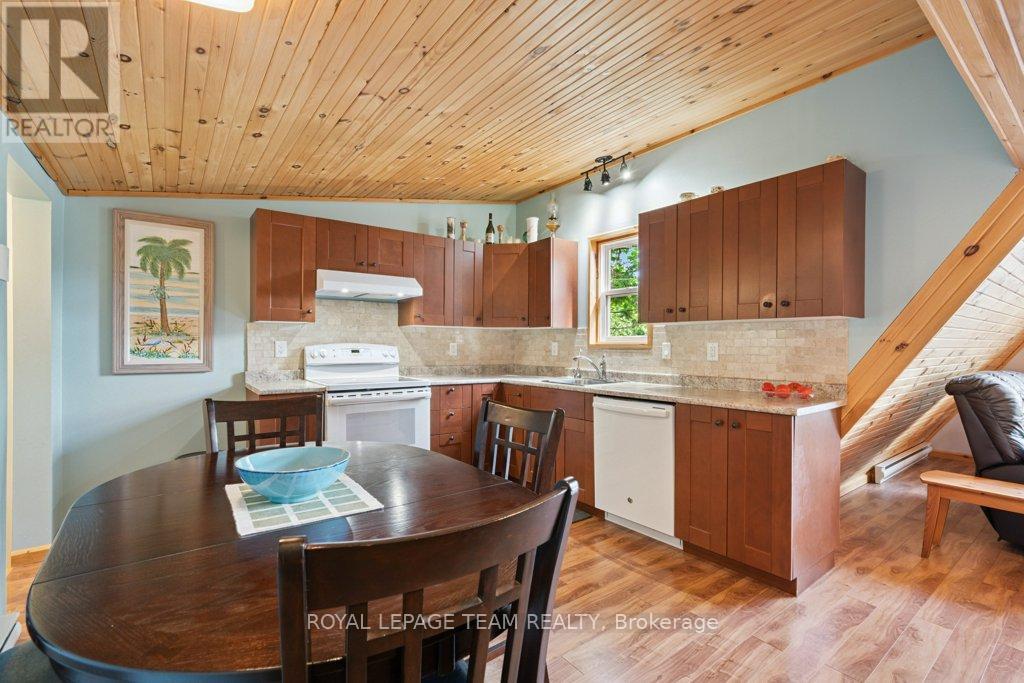 Photo 38 of 304 Hay Bay Lane, Leeds And The Thousand Islands ON