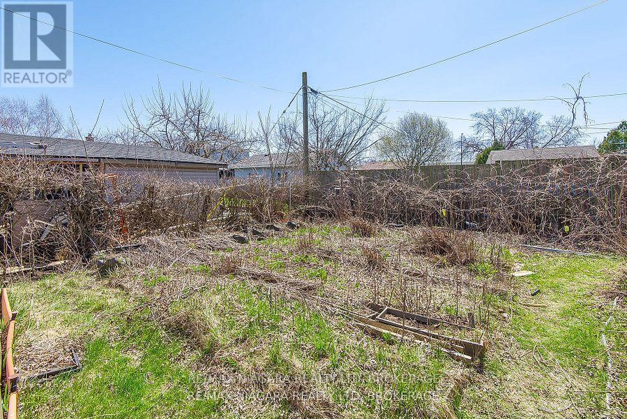 Photo 10 of 203 Kilgour Avenue, Welland ON