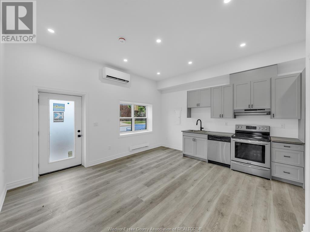 Photo 5 of 1151 Drouillard, Windsor ON