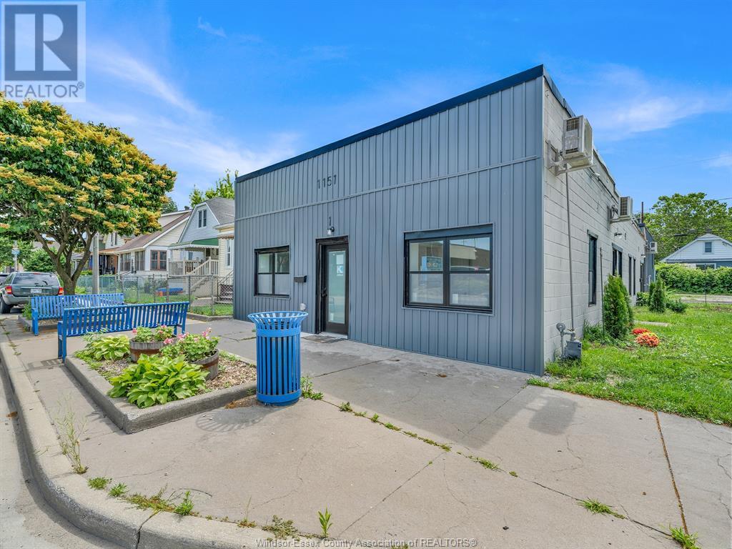 Photo 4 of 1151 Drouillard, Windsor ON