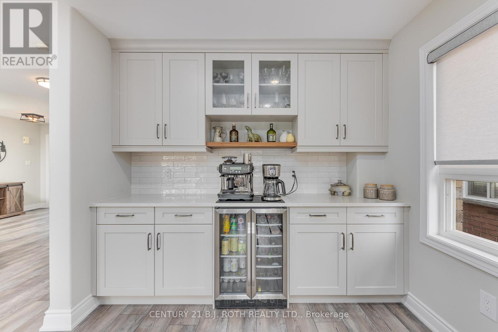 Photo 13 of 143 Crompton Drive, Barrie ON