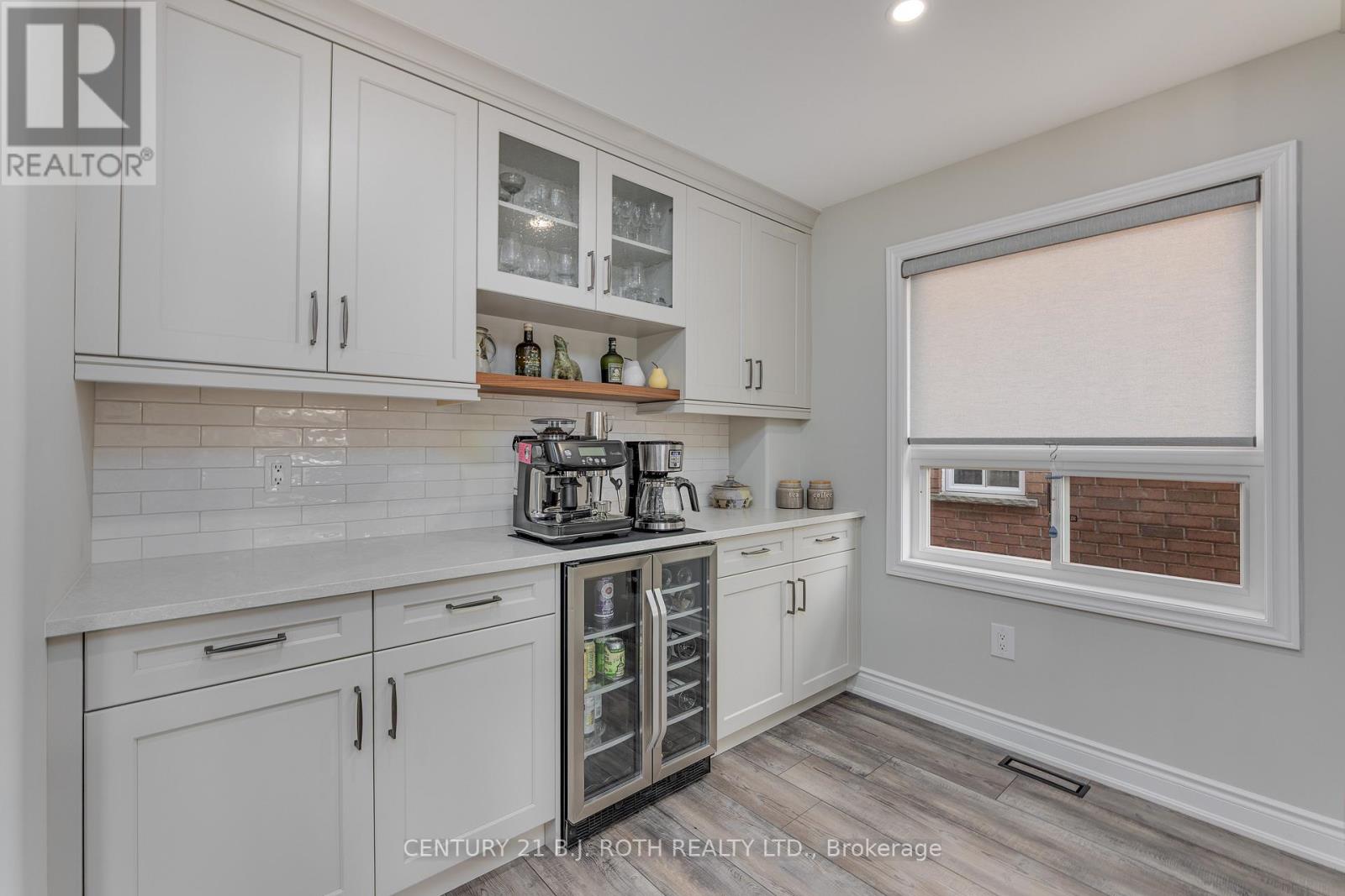 Photo 14 of 143 Crompton Drive, Barrie ON