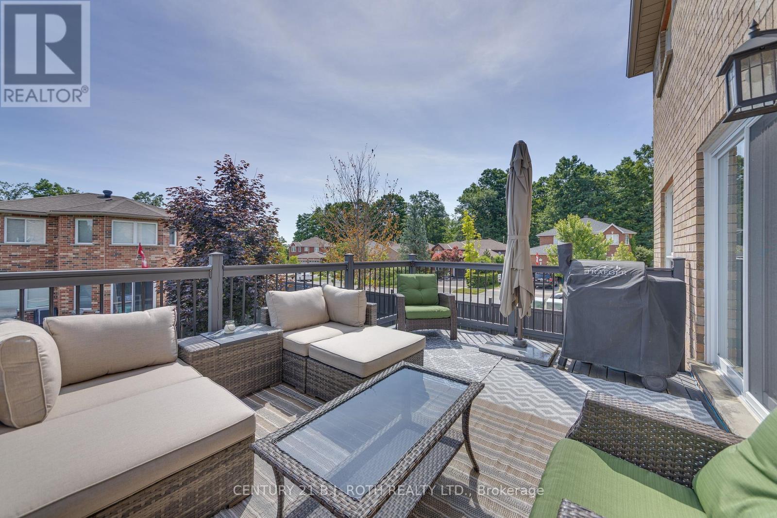 Photo 18 of 143 Crompton Drive, Barrie ON