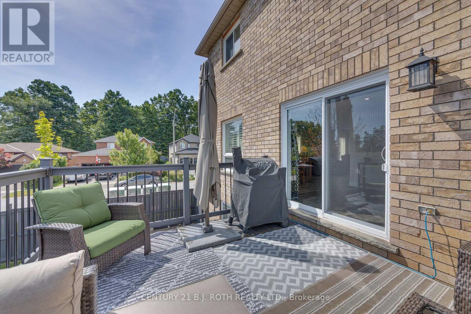 Photo 19 of 143 Crompton Drive, Barrie ON