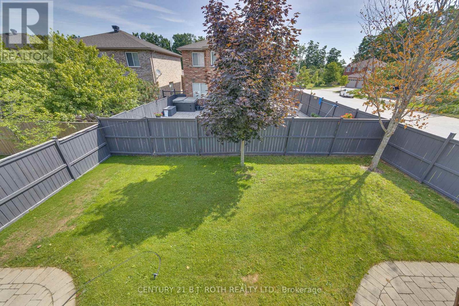 Photo 20 of 143 Crompton Drive, Barrie ON