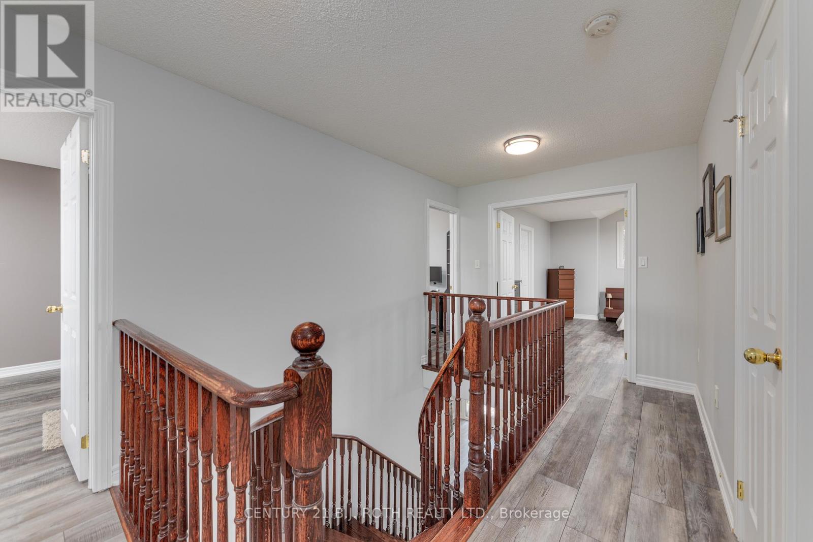 Photo 24 of 143 Crompton Drive, Barrie ON