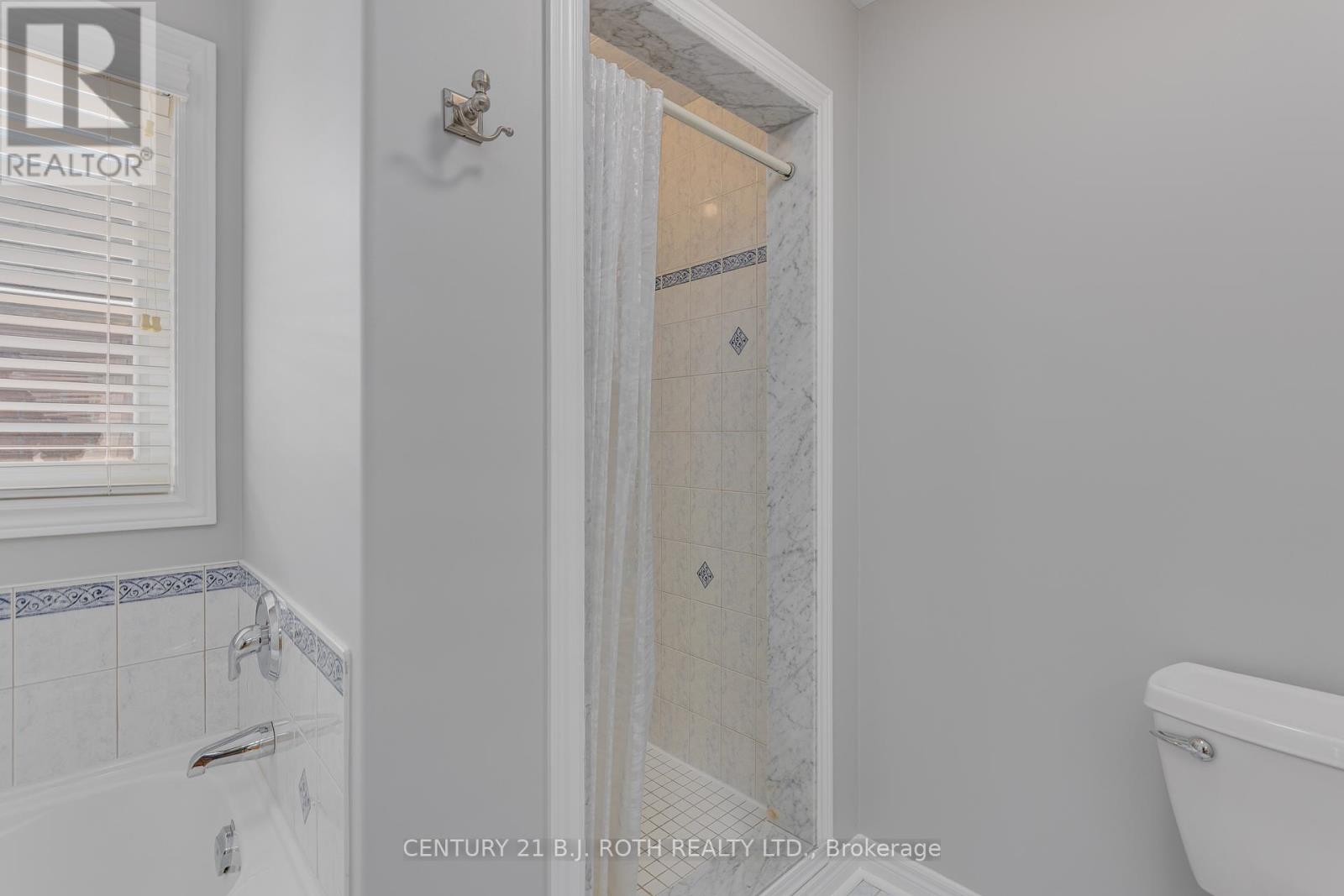 Photo 28 of 143 Crompton Drive, Barrie ON