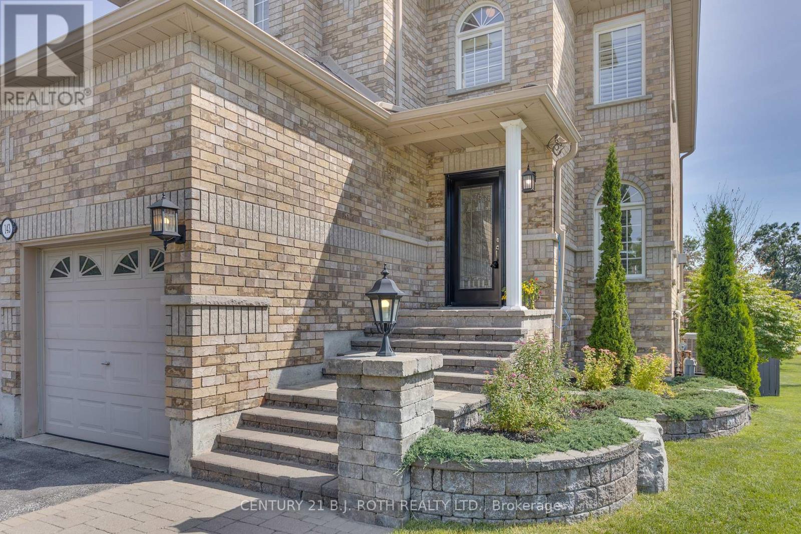 Photo 3 of 143 Crompton Drive, Barrie ON